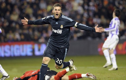 爱游戏体育-电竞赛场焦点！德国队对阵日本队，连胜纪录继续刷新，球队势不可挡